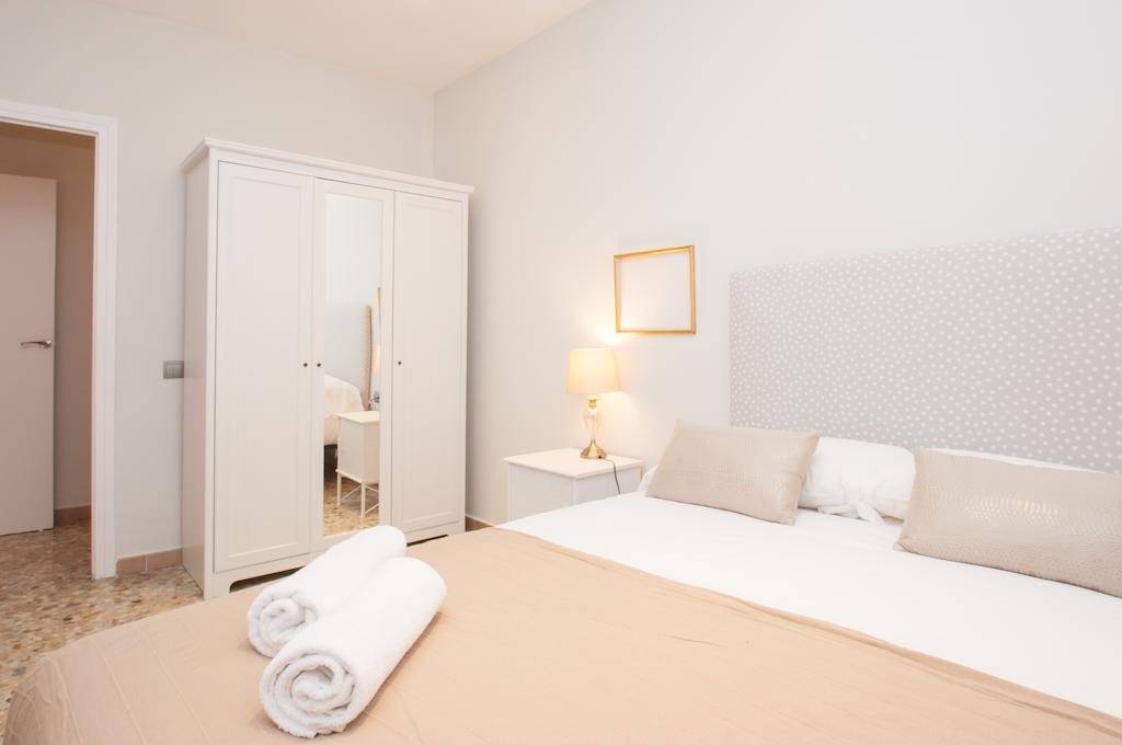 Autentic Arc De Triomf Apartment Barcelona Room photo